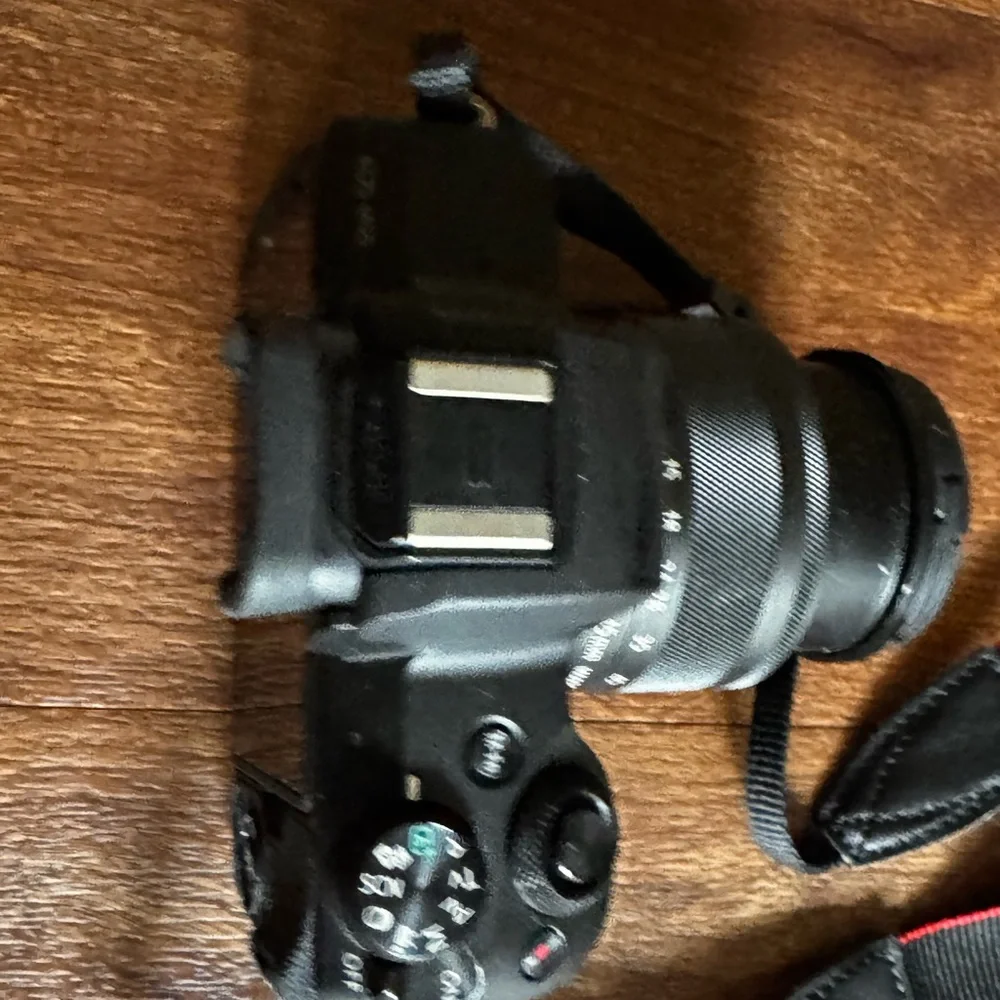 Canon EOS M50 Mirrorless Camera w/ 15-45 mm Lens, Battery, and Charger